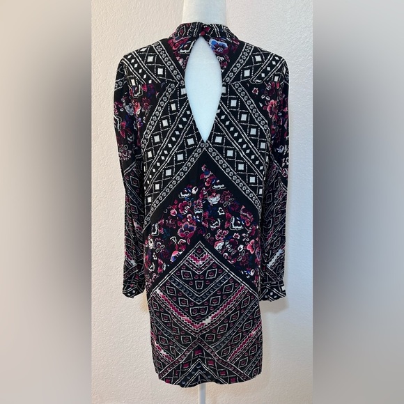 Express Long Sleeve Floral Mini Keyhole Dress Size Medium - Picture 2 of 6